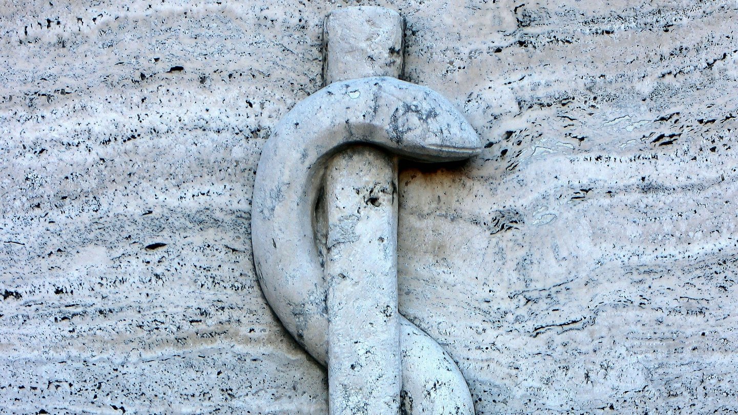 Äskulapstab (Steinrelief)